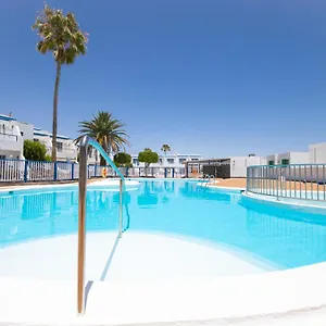 atalaya-ground-floor-poolside-apartment.in-canary-islands.com/